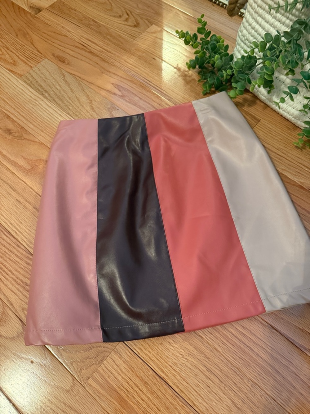 DEE ELLY FAUX LEATHER SKIRT MINI MULTI COLORS SIZE MEDIUM